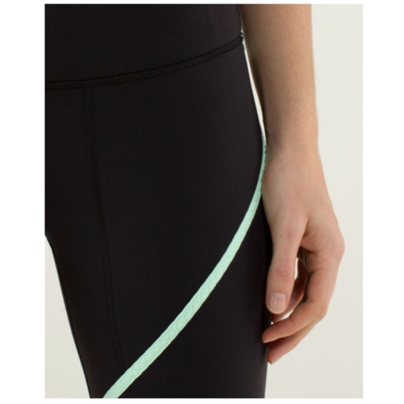 LULULEMON Roll Out Crop Black/Fresh Teal Size 10 - Picture 5 of 15